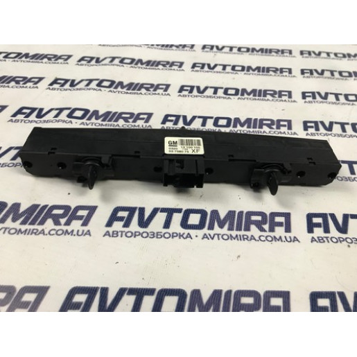 Кнопка аварийки Opel Zafira B 2005-2011 13100105